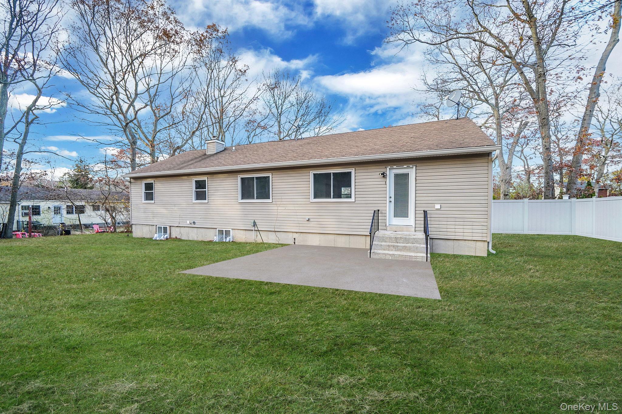 14 Clearview, Selden, NY 11784