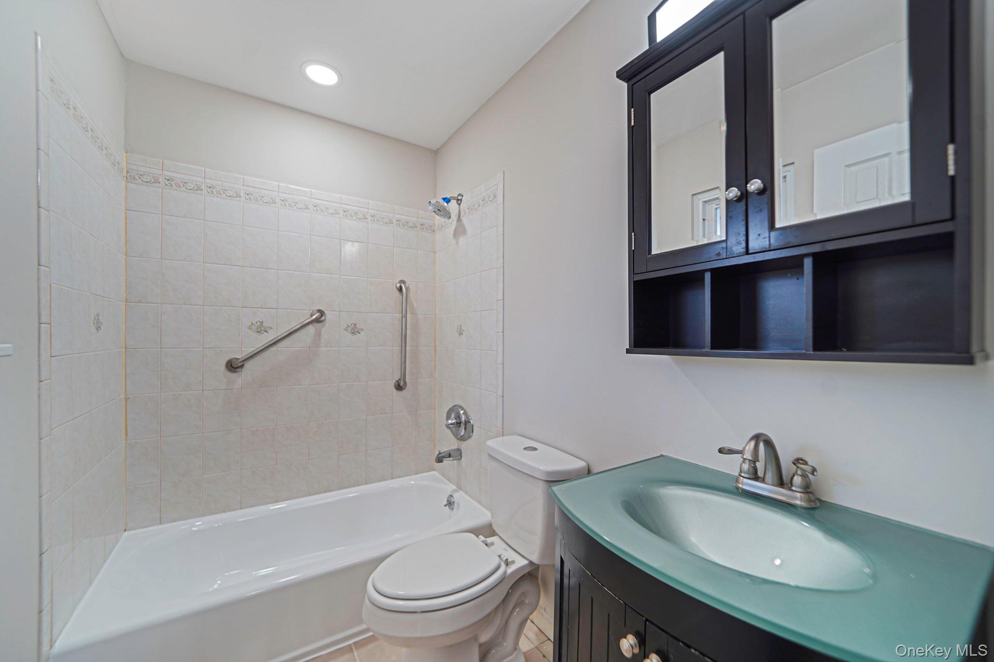 14 Clearview, Selden, NY 11784