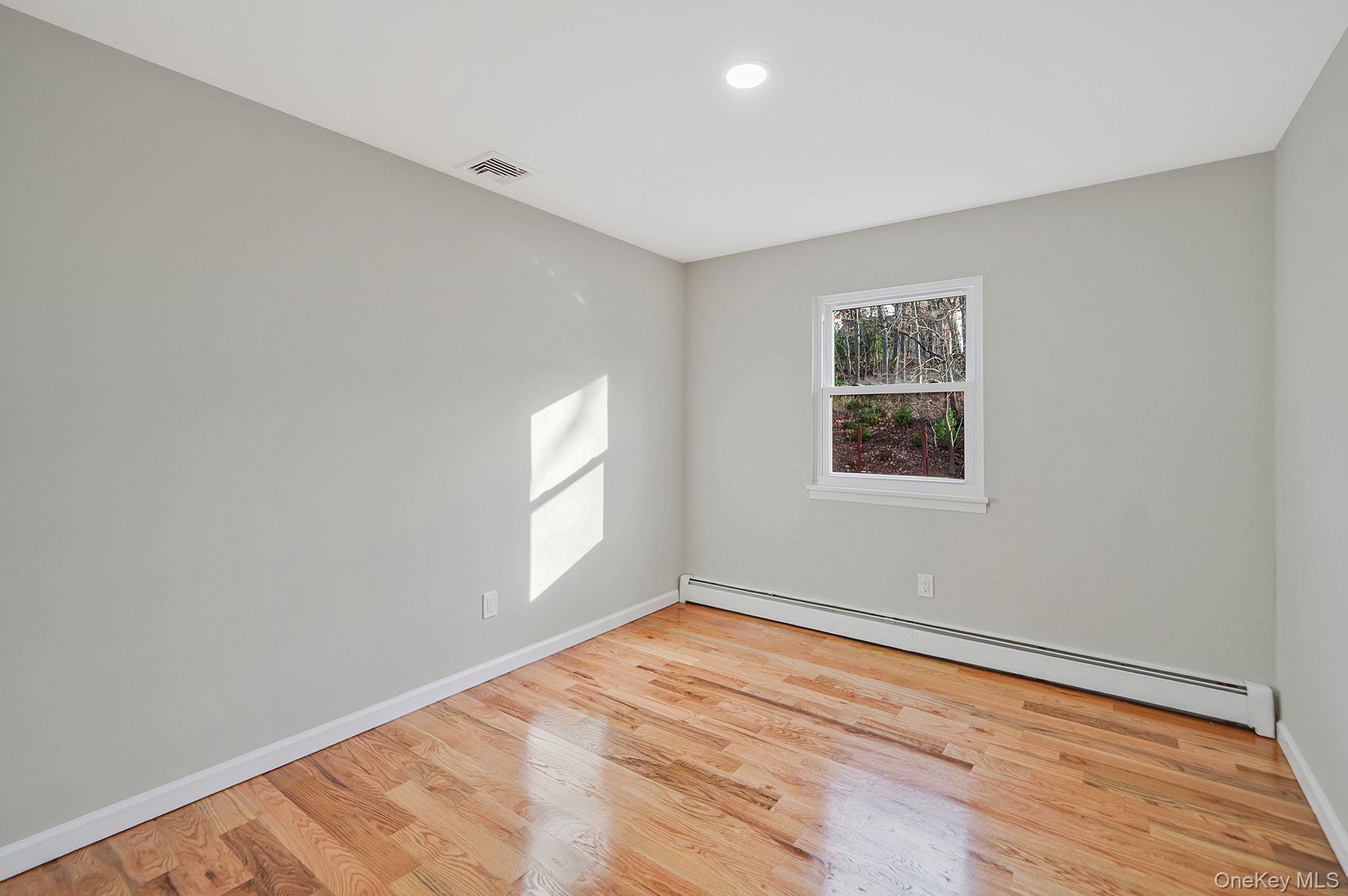 14 Clearview, Selden, NY 11784