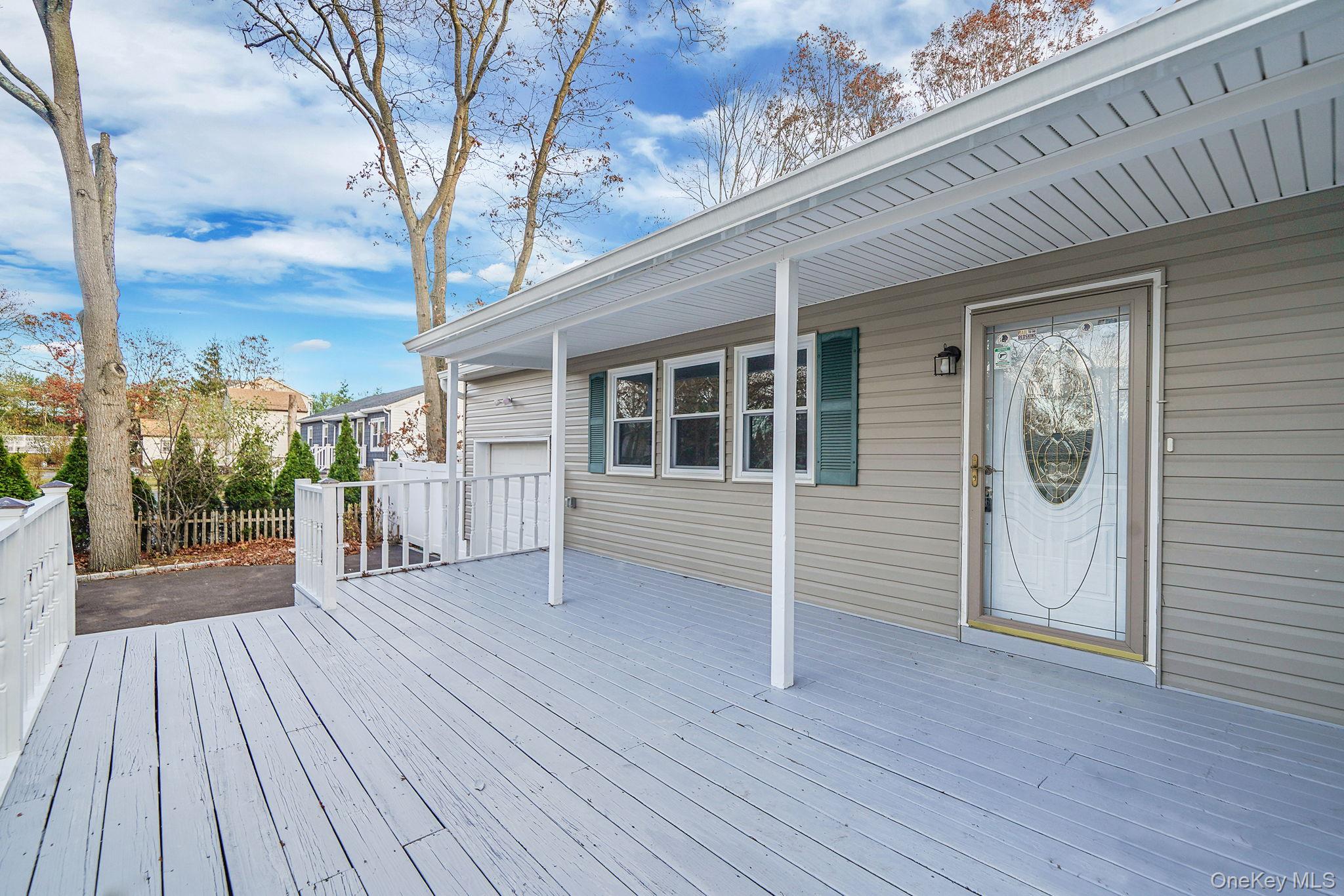 14 Clearview, Selden, NY 11784