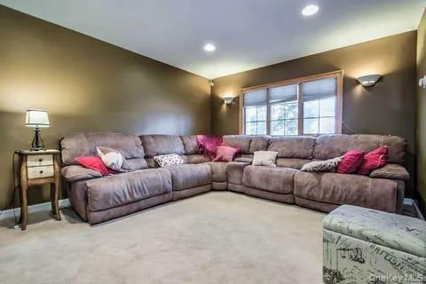 24 Cable Lane, Hicksville, NY 11801