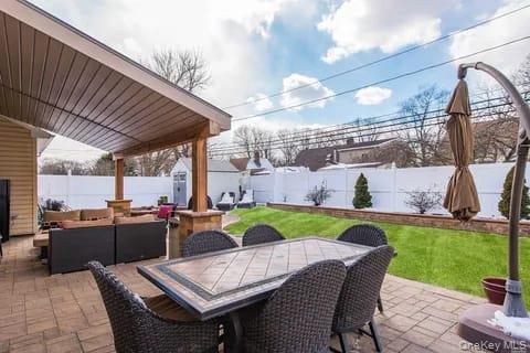24 Cable Lane, Hicksville, NY 11801