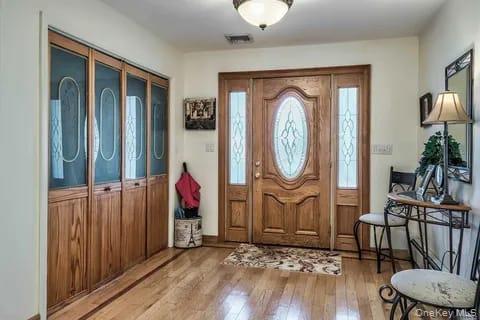 24 Cable Lane, Hicksville, NY 11801