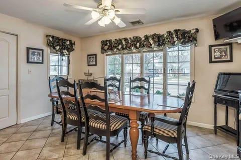 24 Cable Lane, Hicksville, NY 11801