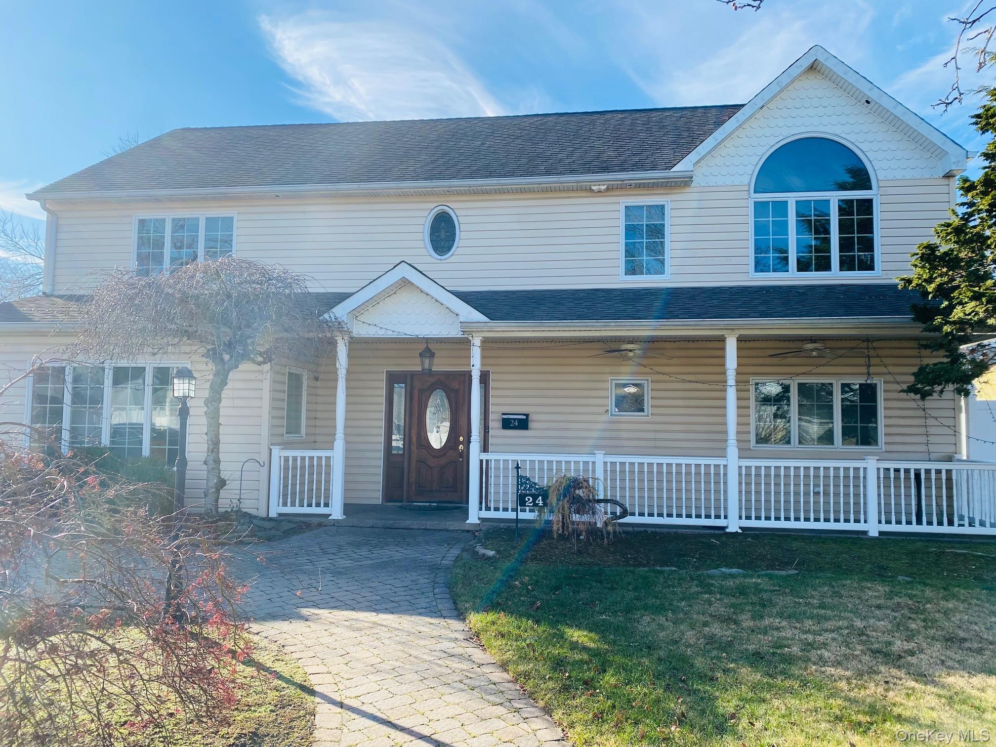 24 Cable Lane, Hicksville, NY 11801