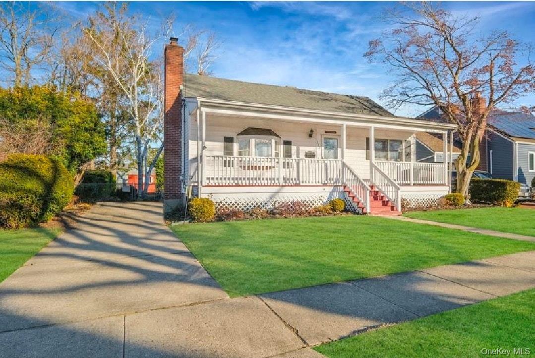 113 Yoakum Avenue, Farmingdale, NY 11735