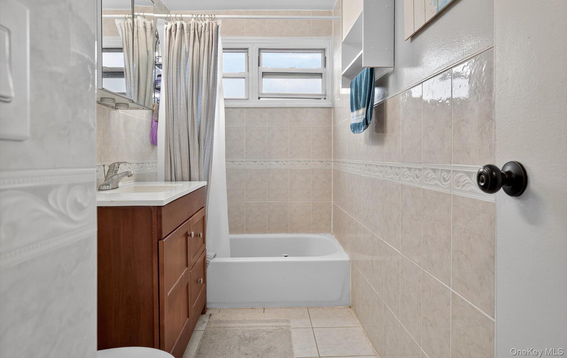 324 Post Avenue # 10F, Westbury, NY 11590