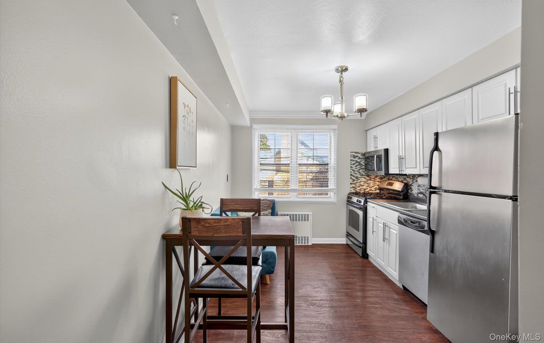 324 Post Avenue # 10F, Westbury, NY 11590