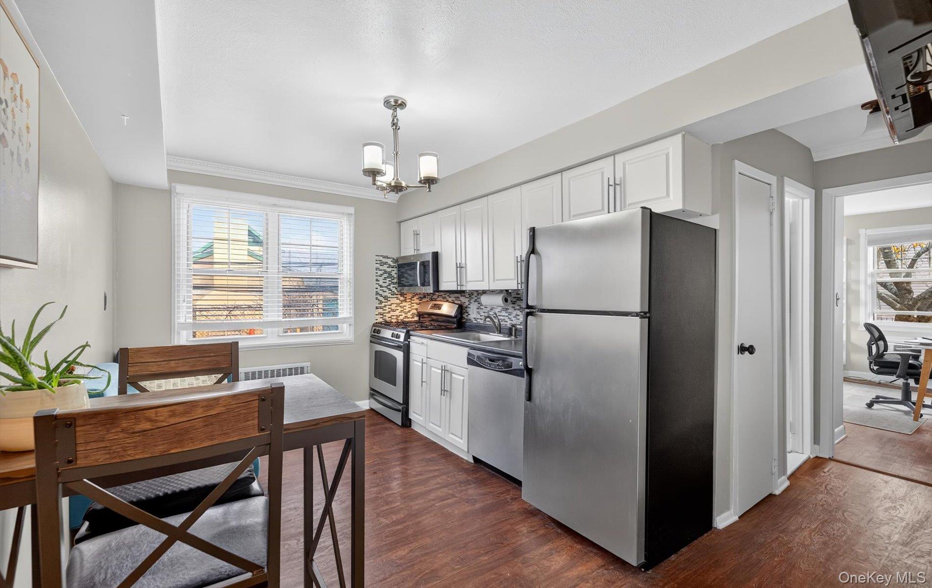 324 Post Avenue # 10F, Westbury, NY 11590