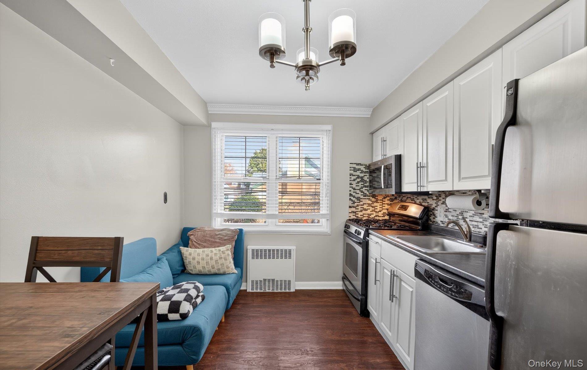 324 Post Avenue # 10F, Westbury, NY 11590