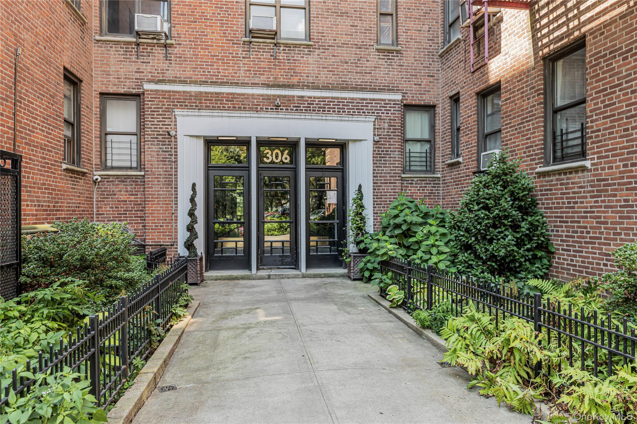 306 E Mosholu Parkway S # 1D, Bronx, NY 10458