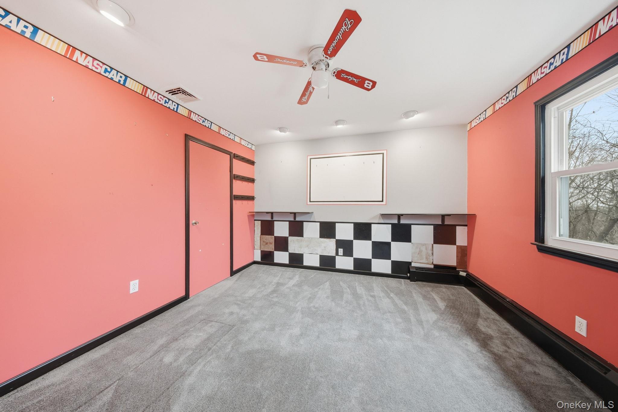 16 Mountain Avenue, Middletown, NY 10940