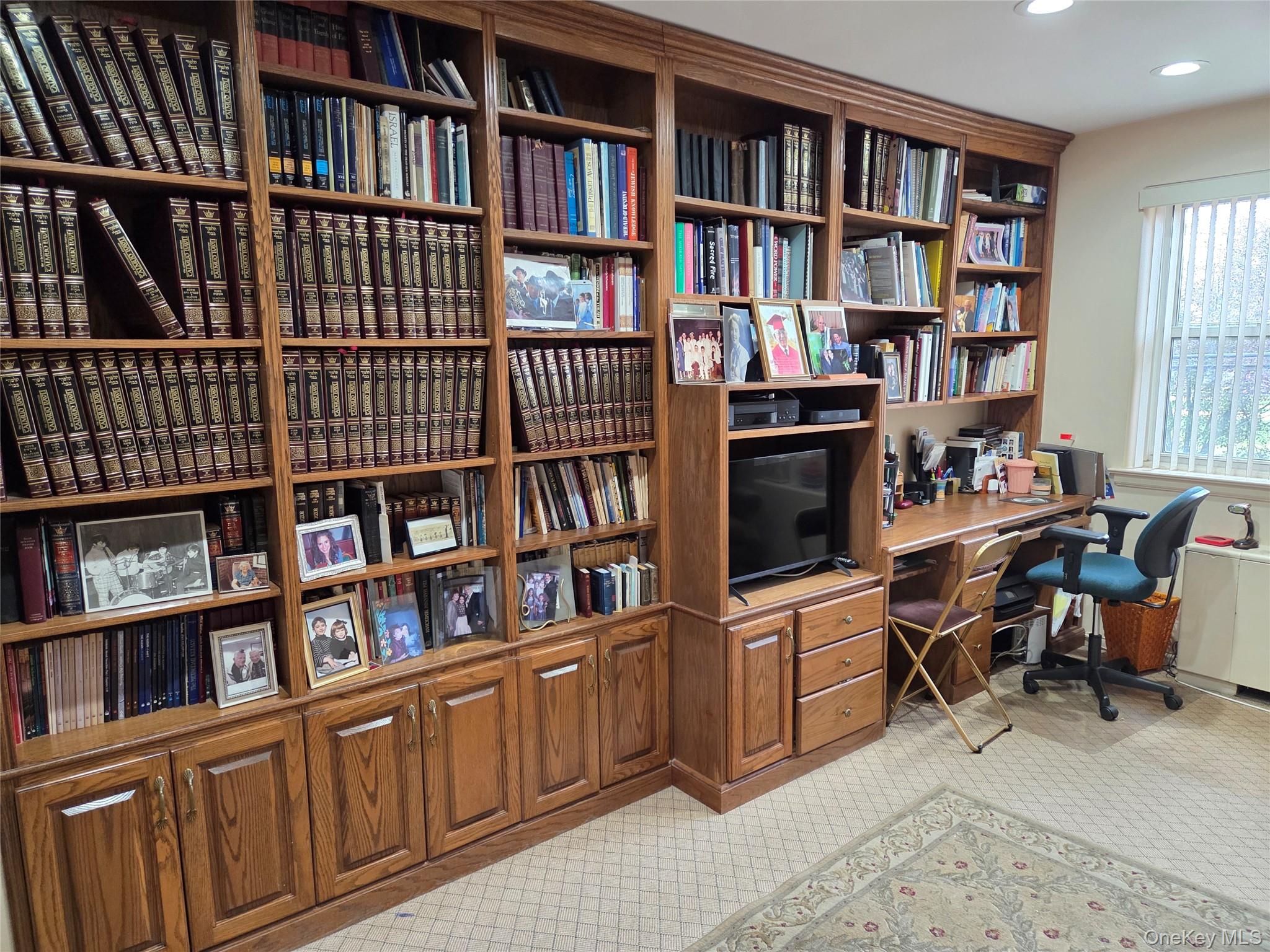 463 Summit Avenue # 2F, Cedarhurst, NY 11516