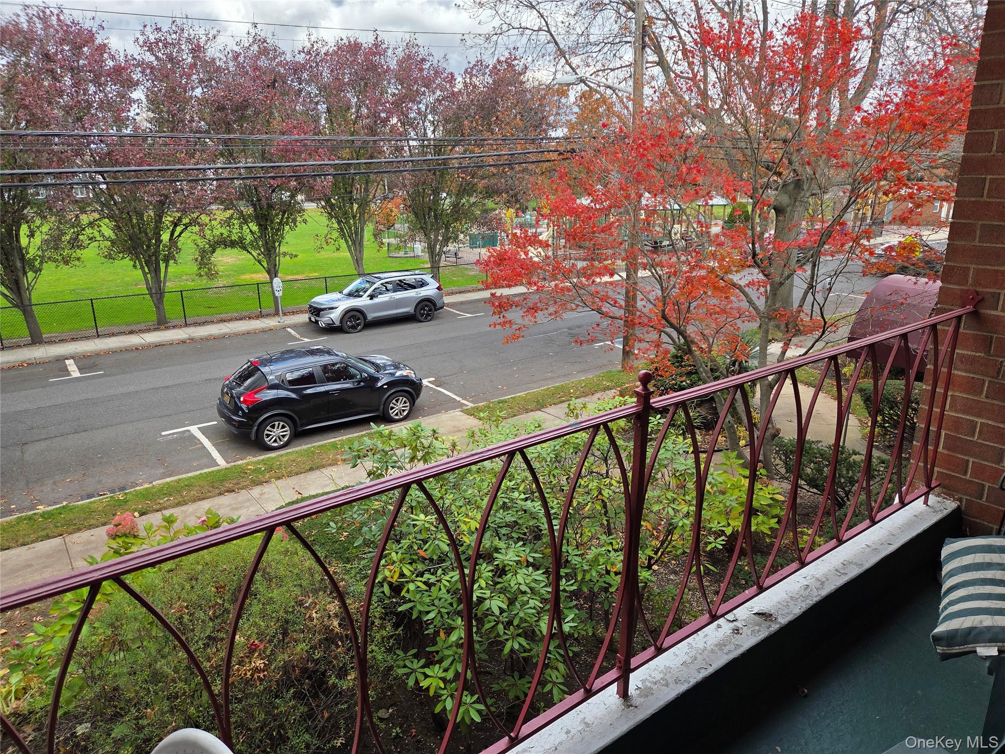 463 Summit Avenue # 2F, Cedarhurst, NY 11516