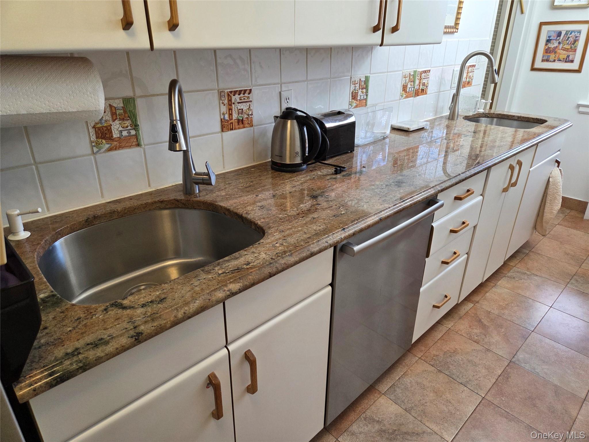 463 Summit Avenue # 2F, Cedarhurst, NY 11516