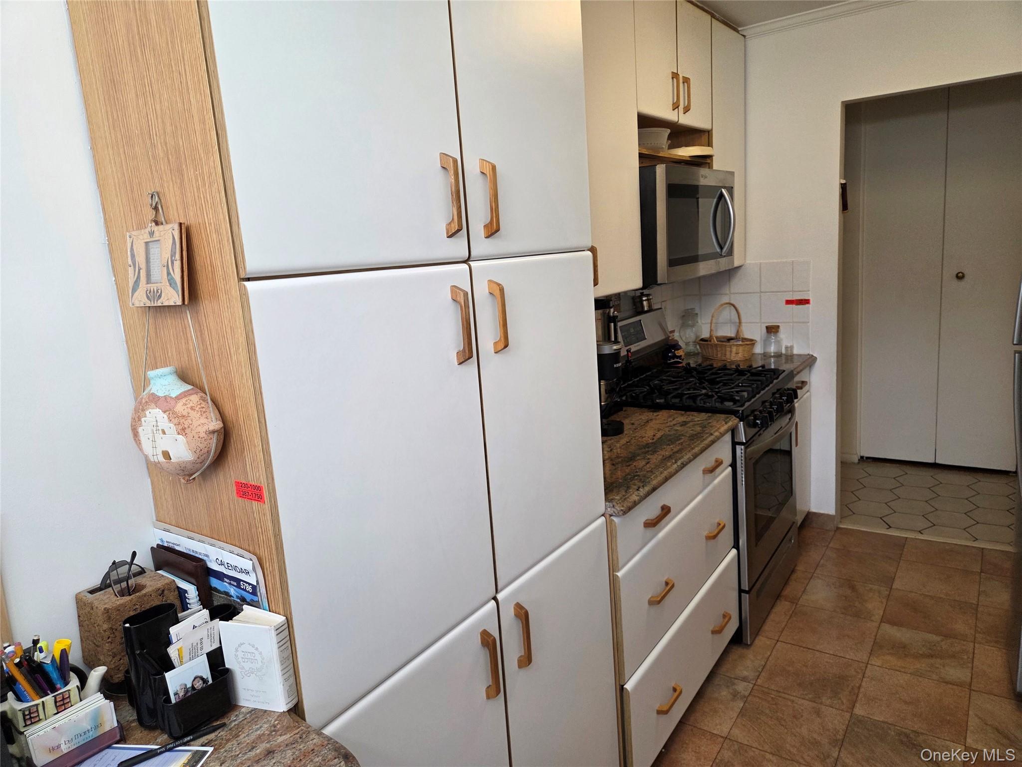 463 Summit Avenue # 2F, Cedarhurst, NY 11516