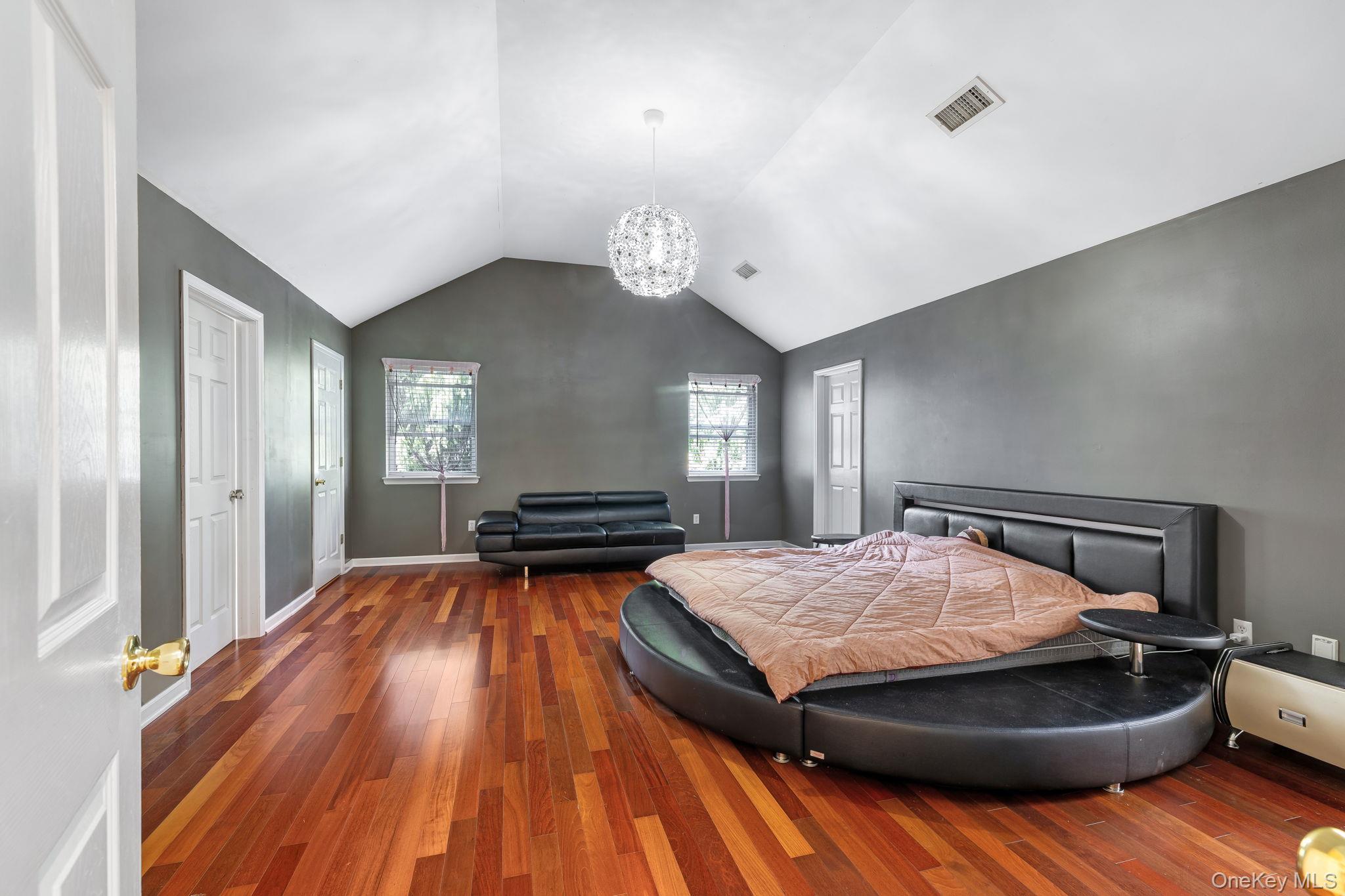 1010 Pine View, New Windsor, NY 12553