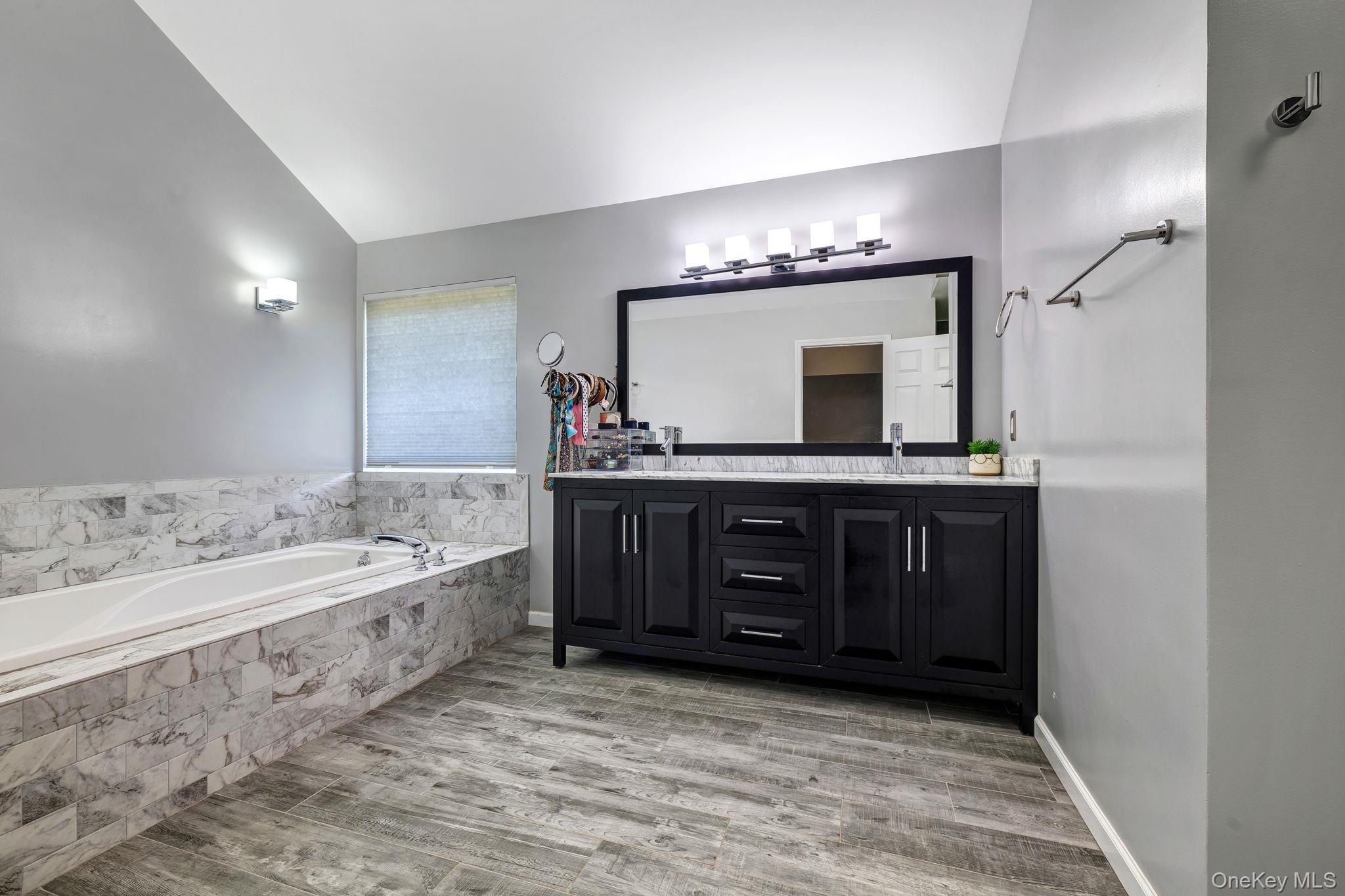 1010 Pine View, New Windsor, NY 12553