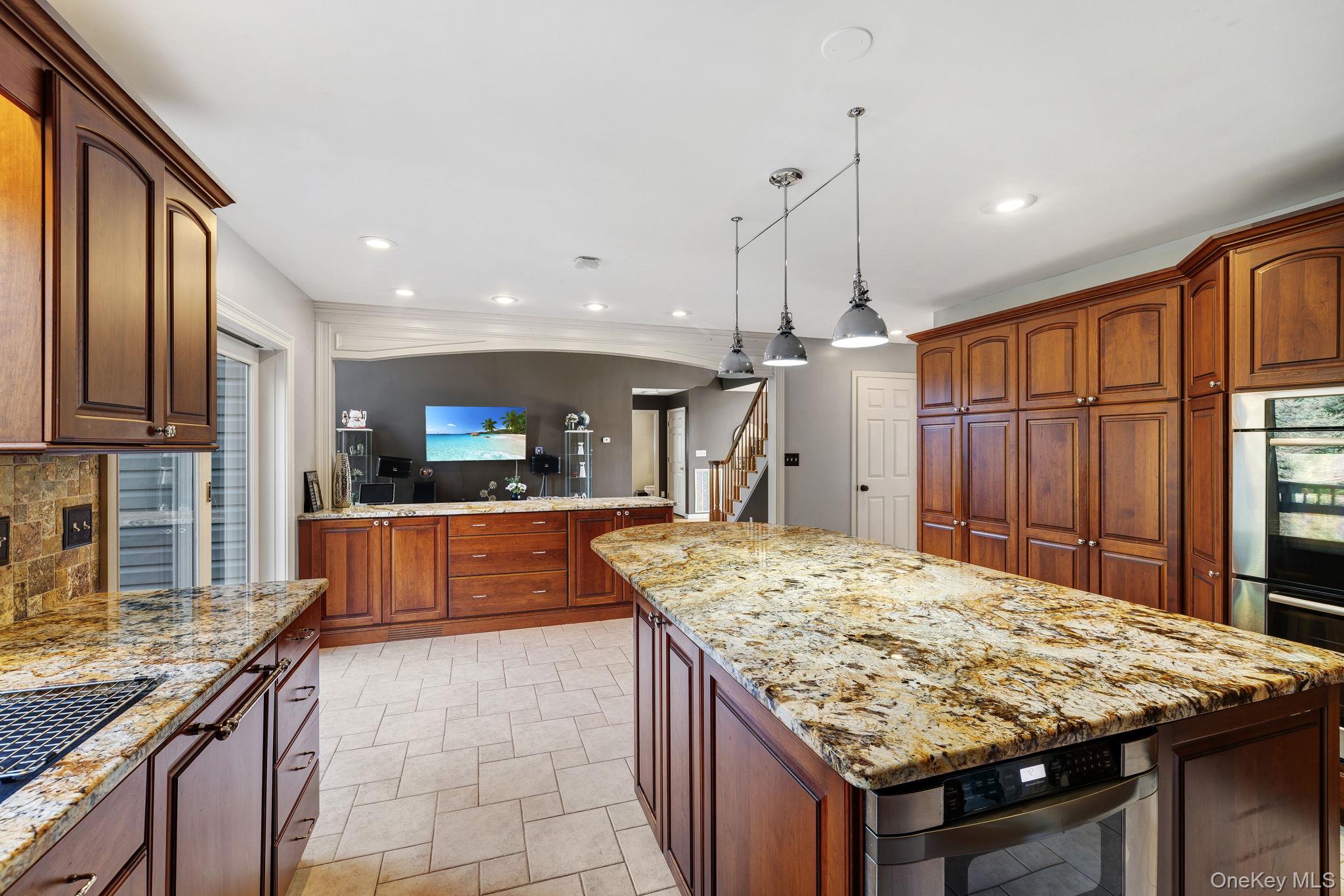 1010 Pine View, New Windsor, NY 12553