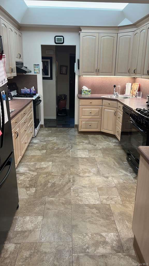 24 Waverly Place, Monsey, NY 10952