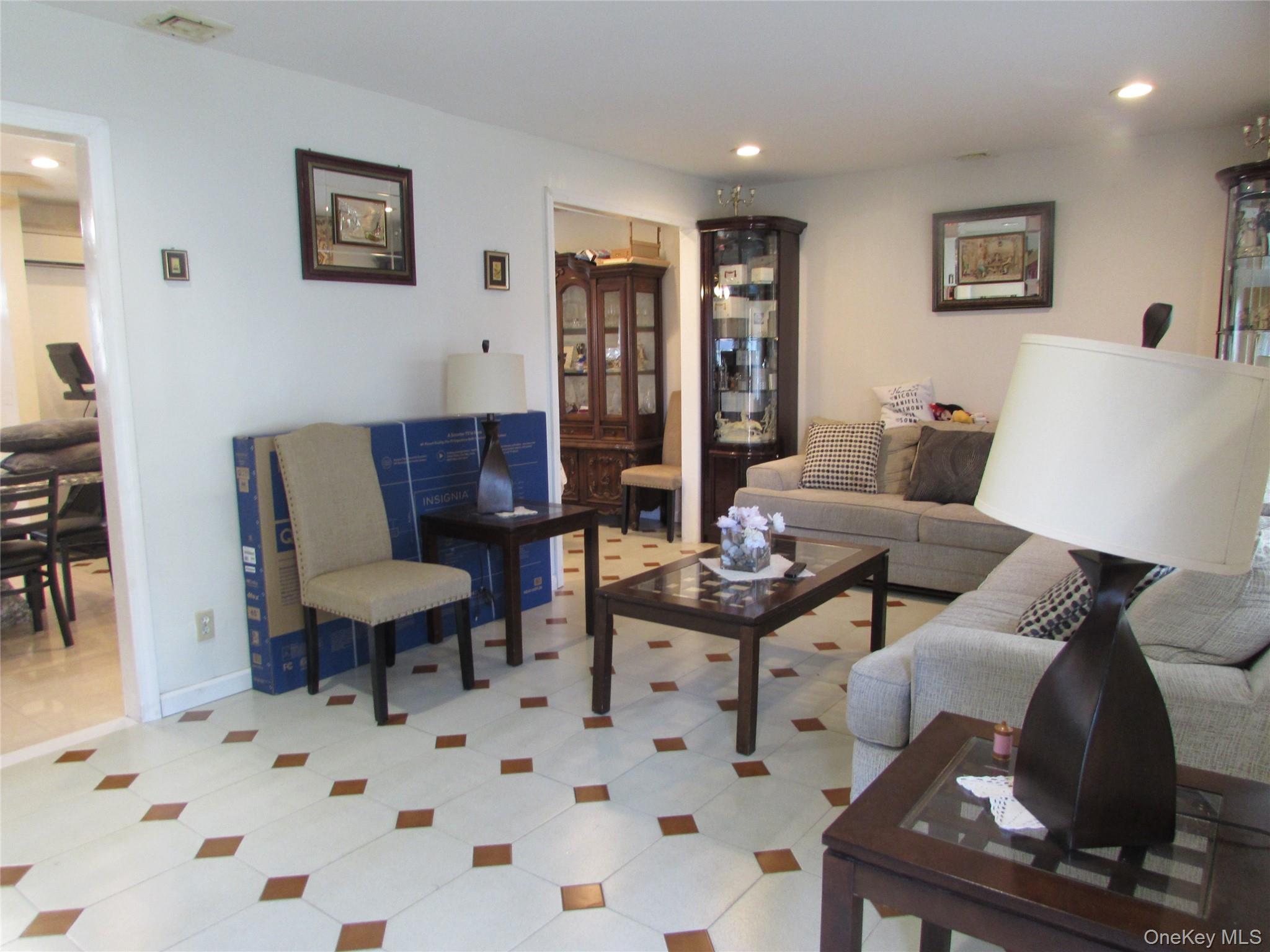 828 Windmill Avenue, West Babylon, NY 11704