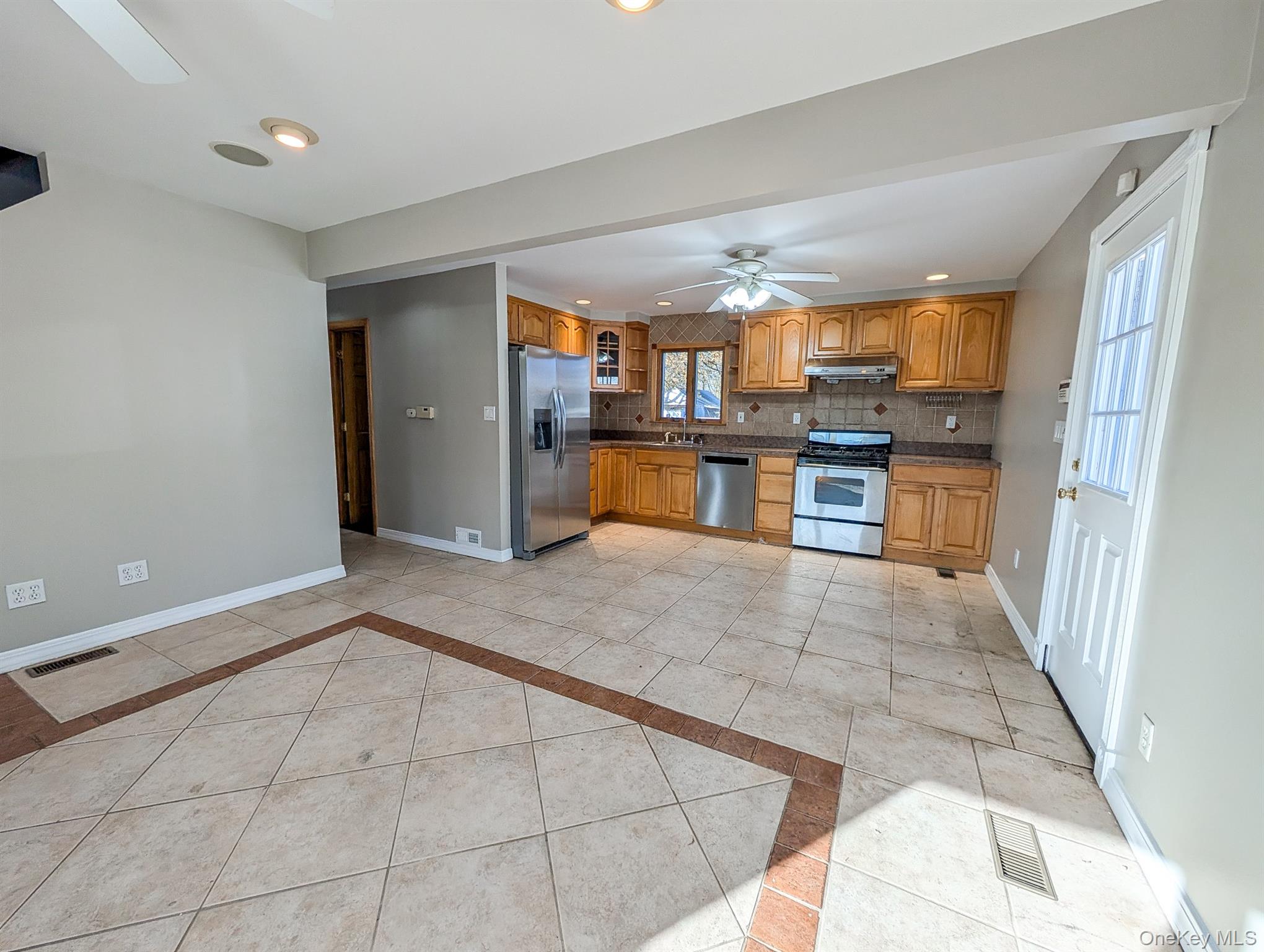 1221 Jackson Avenue, Lindenhurst, NY 11757