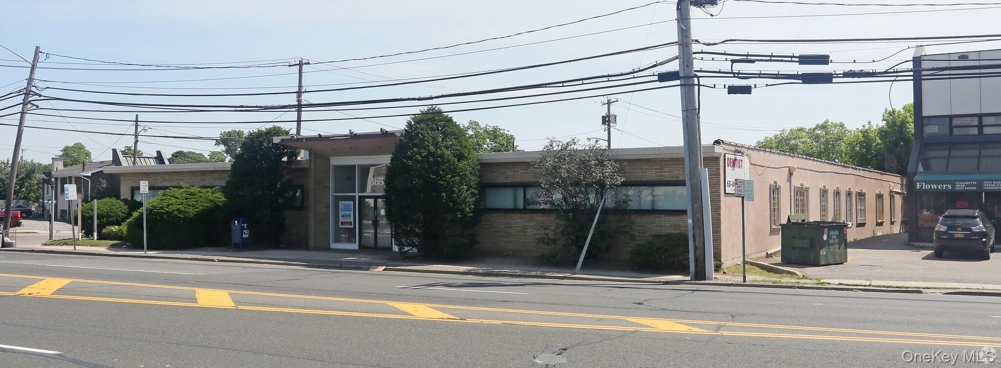 365 Broadway, Amityville, NY 11701