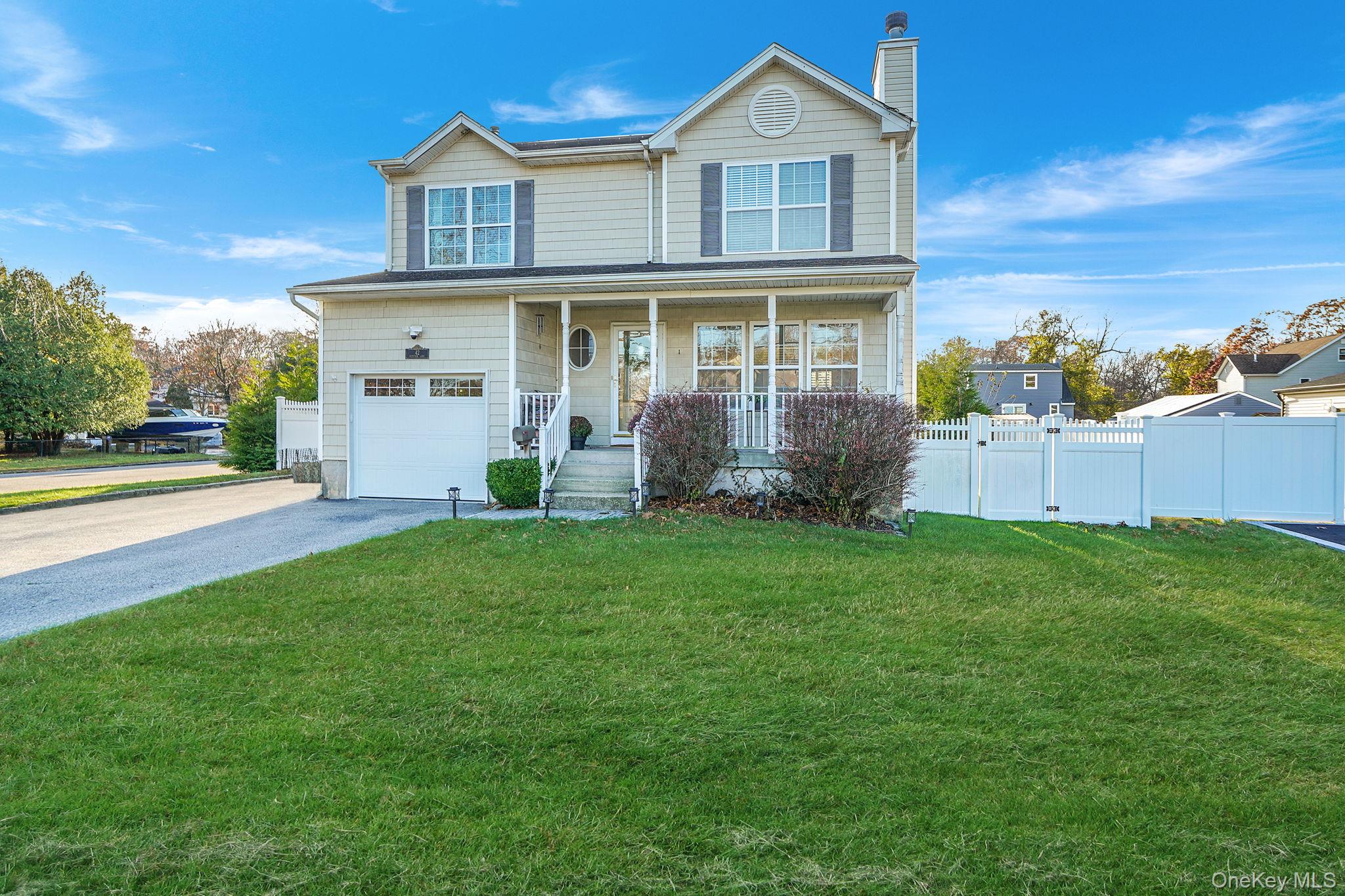 42 Quintuck Lane, East Islip, NY 11730