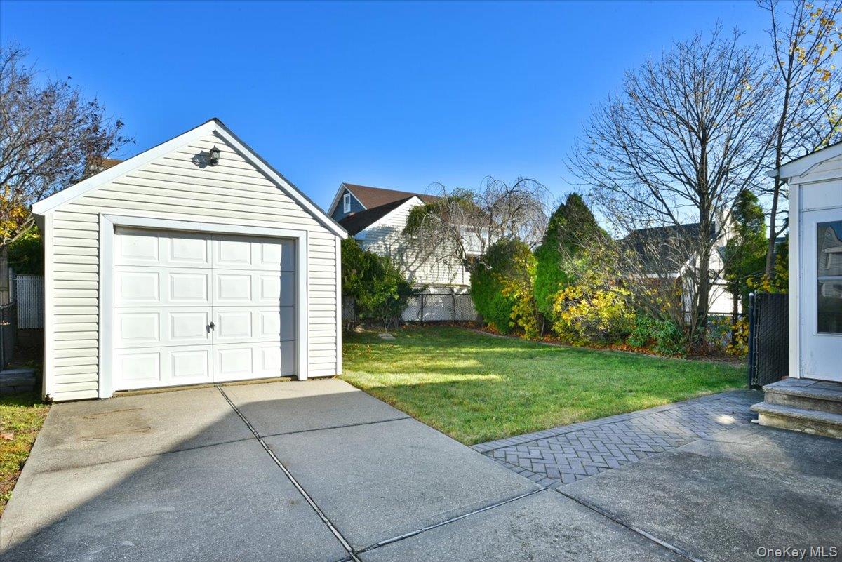 1022 Jackson Avenue, Franklin Square, NY 11010