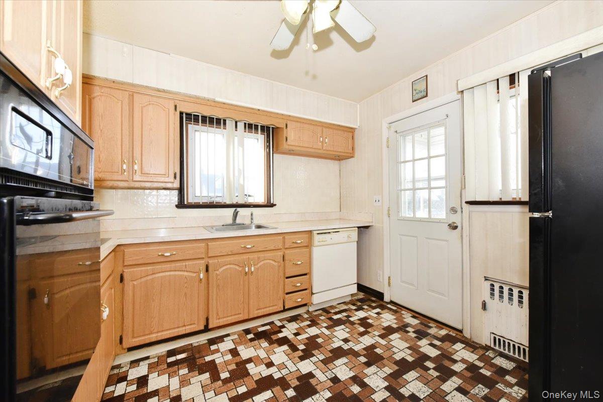 1022 Jackson Avenue, Franklin Square, NY 11010