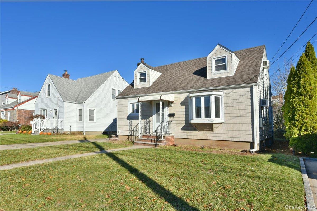 1022 Jackson Avenue, Franklin Square, NY 11010