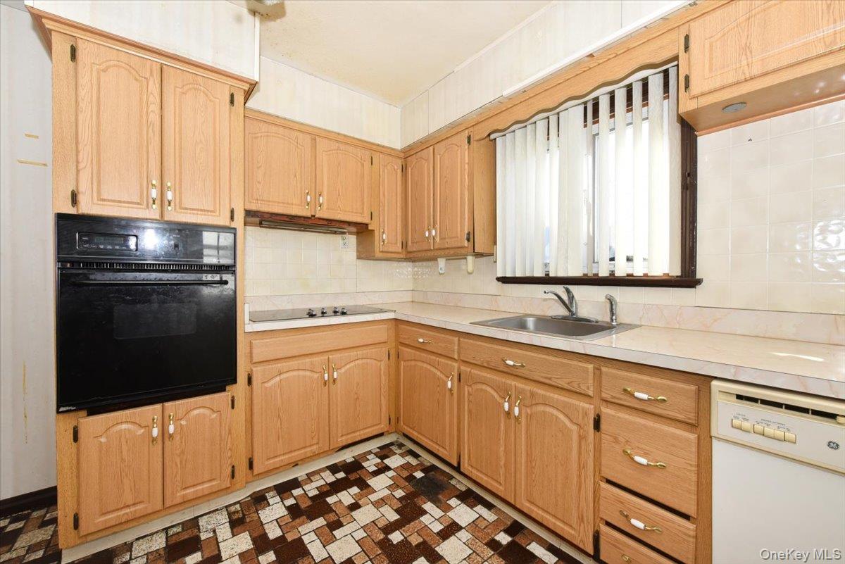 1022 Jackson Avenue, Franklin Square, NY 11010