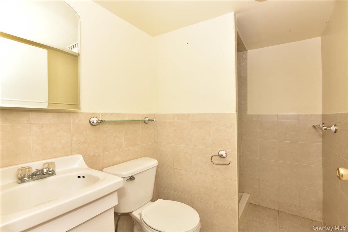 1022 Jackson Avenue, Franklin Square, NY 11010