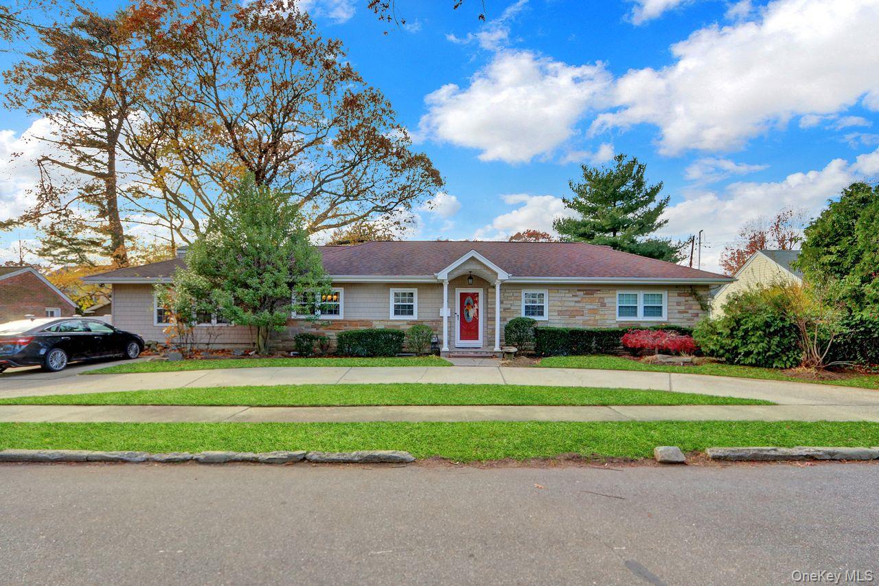 25 Sterling Place, Malverne, NY 11565