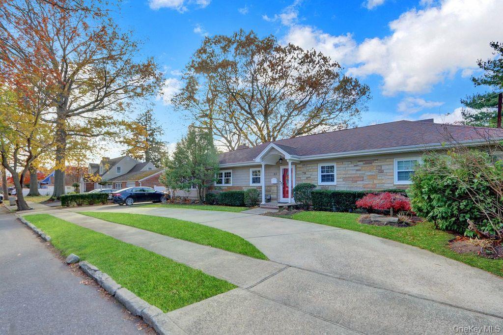 25 Sterling Place, Malverne, NY 11565