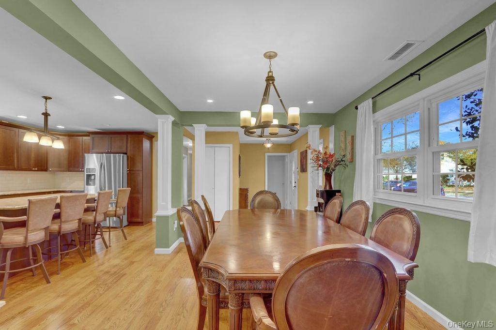 25 Sterling Place, Malverne, NY 11565