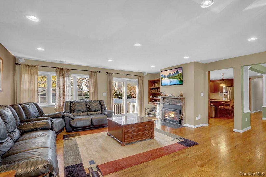 25 Sterling Place, Malverne, NY 11565