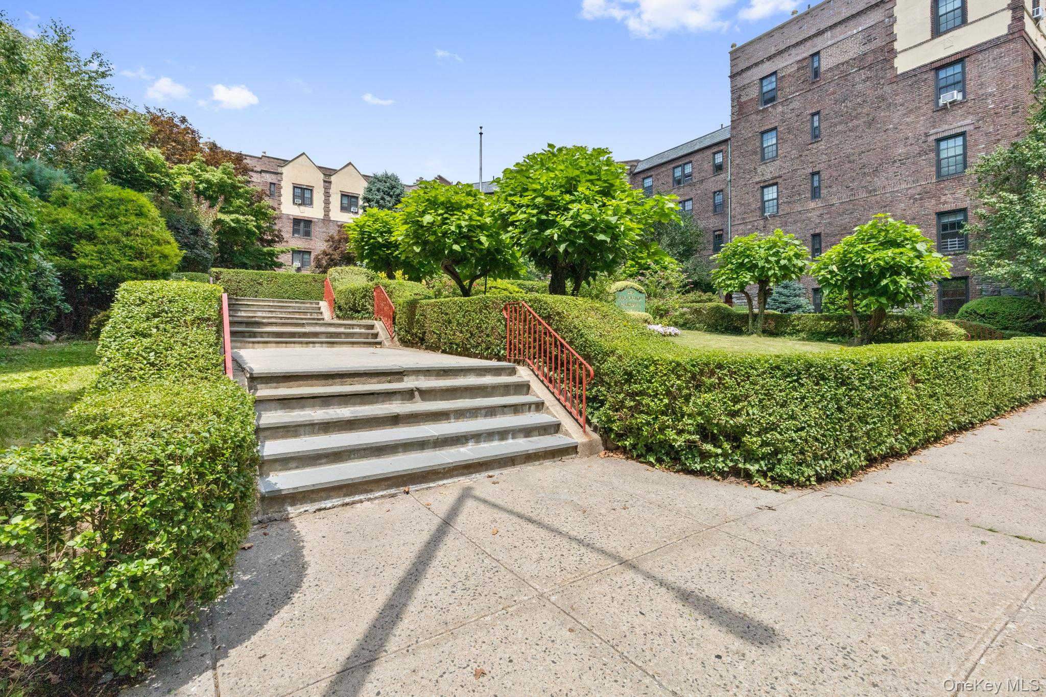 525 W 238th Street # 1N, Bronx, NY 10463