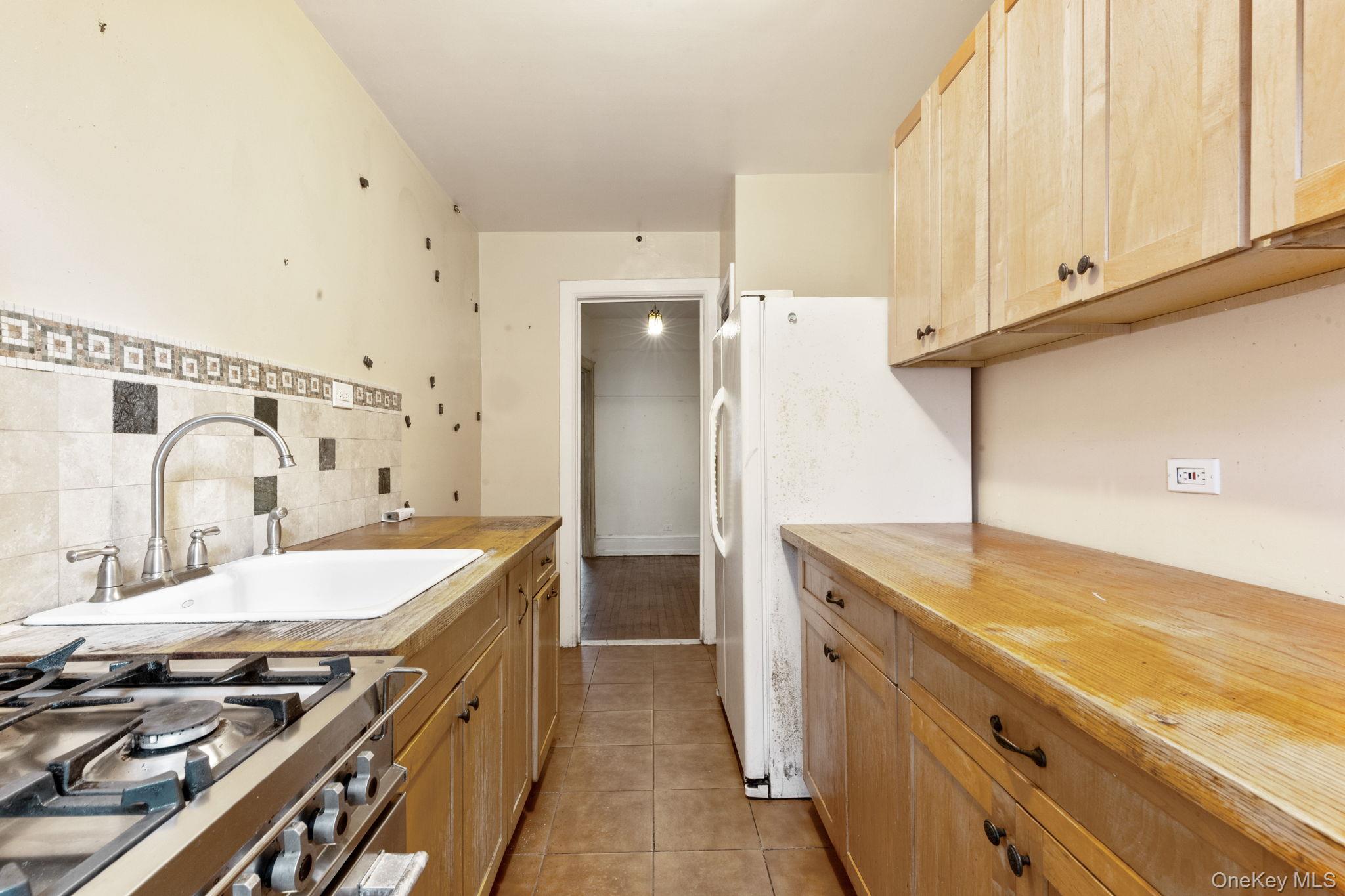 525 W 238th Street # 1N, Bronx, NY 10463