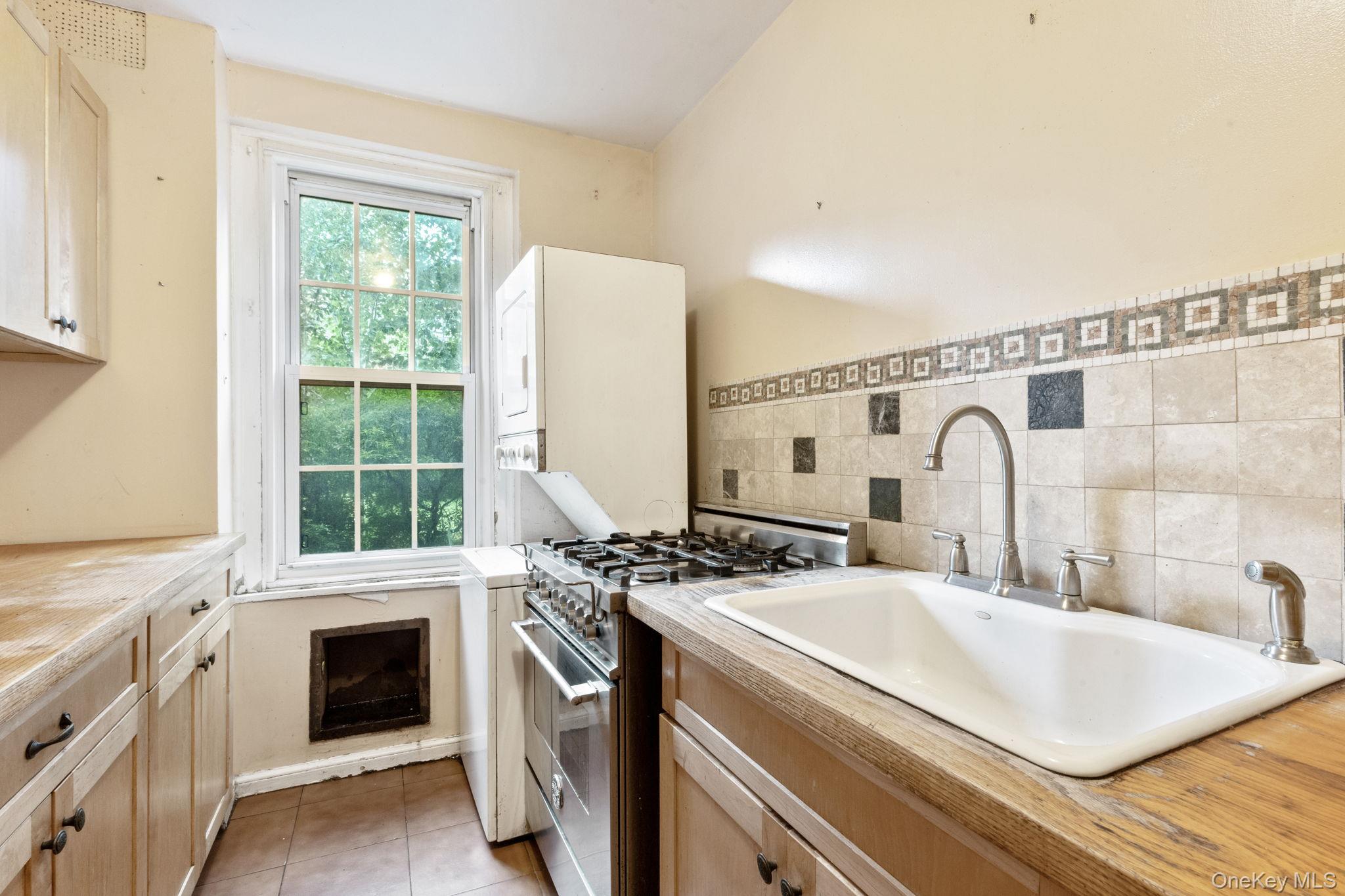 525 W 238th Street # 1N, Bronx, NY 10463