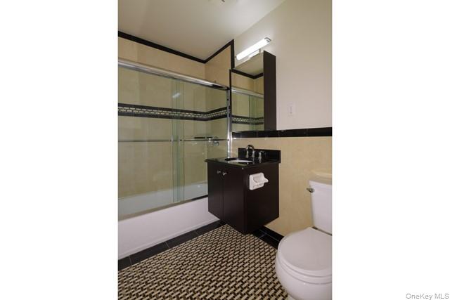 118 Carleton Avenue # 2B, Islip Terrace, NY 11752