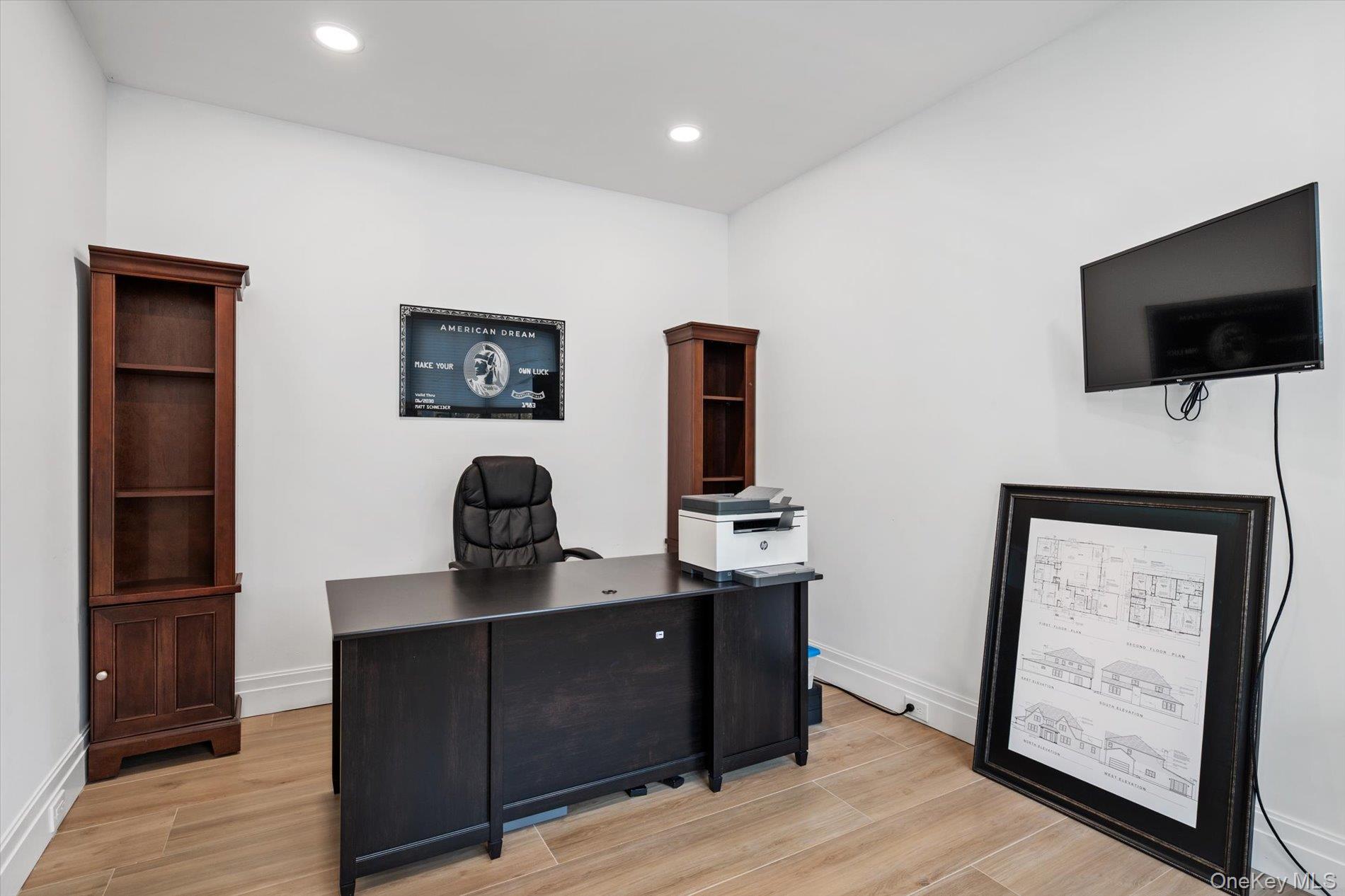 7 Barrington Place, Melville, NY 11747