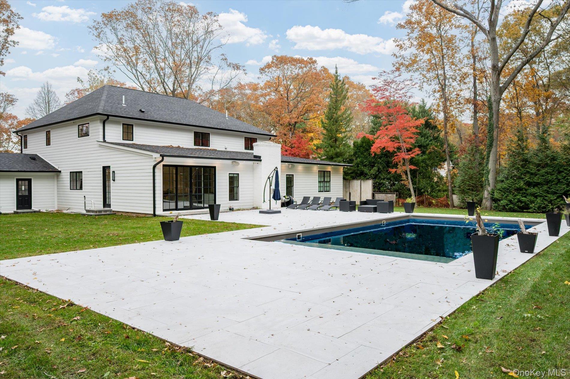 7 Barrington Place, Melville, NY 11747