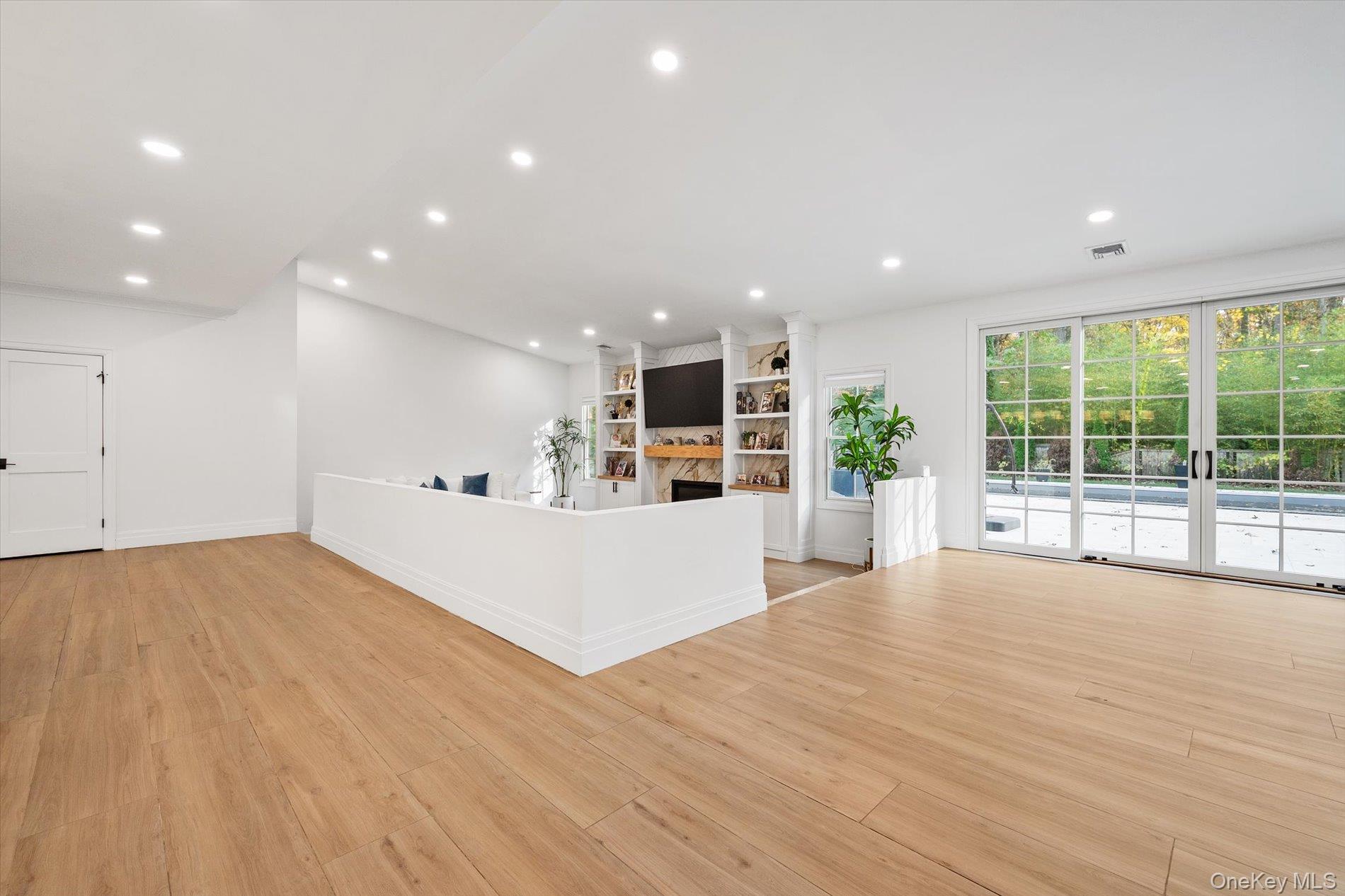 7 Barrington Place, Melville, NY 11747