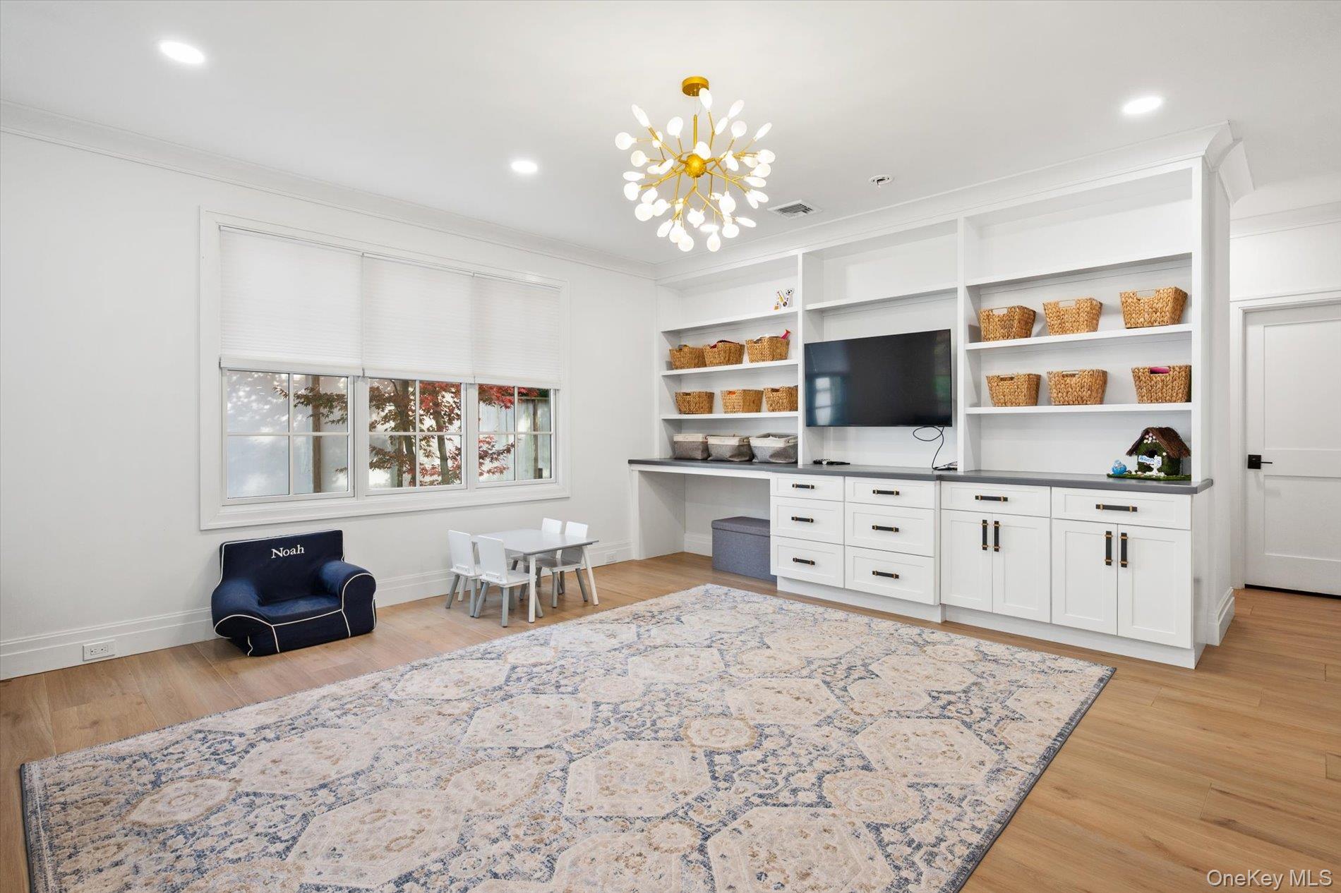 7 Barrington Place, Melville, NY 11747