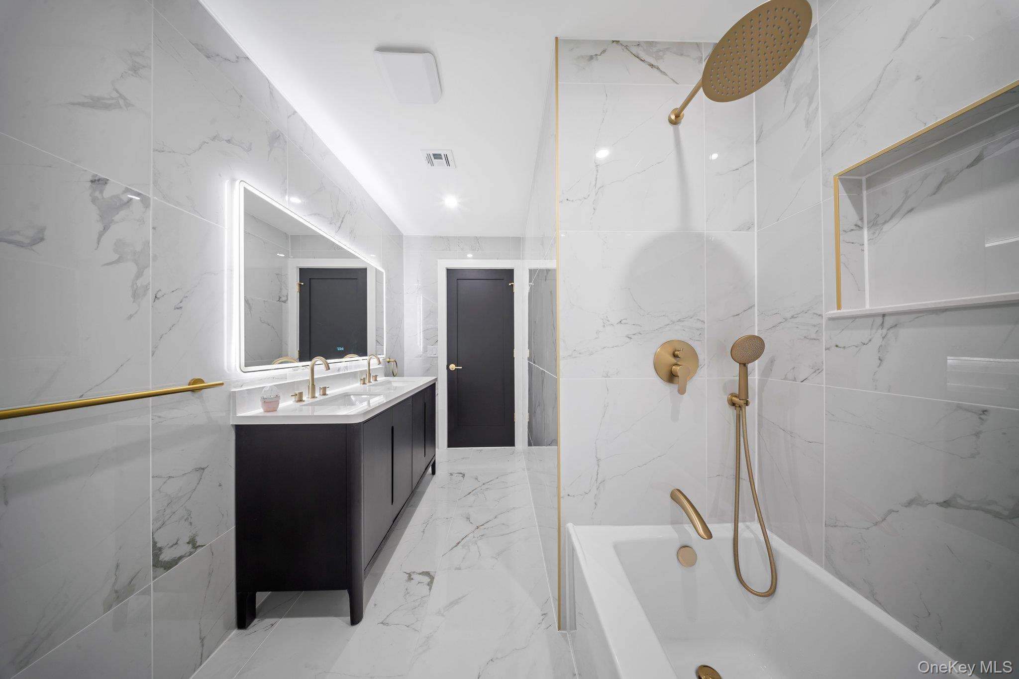 10 Pinedale Avenue, Farmingville, NY 11738