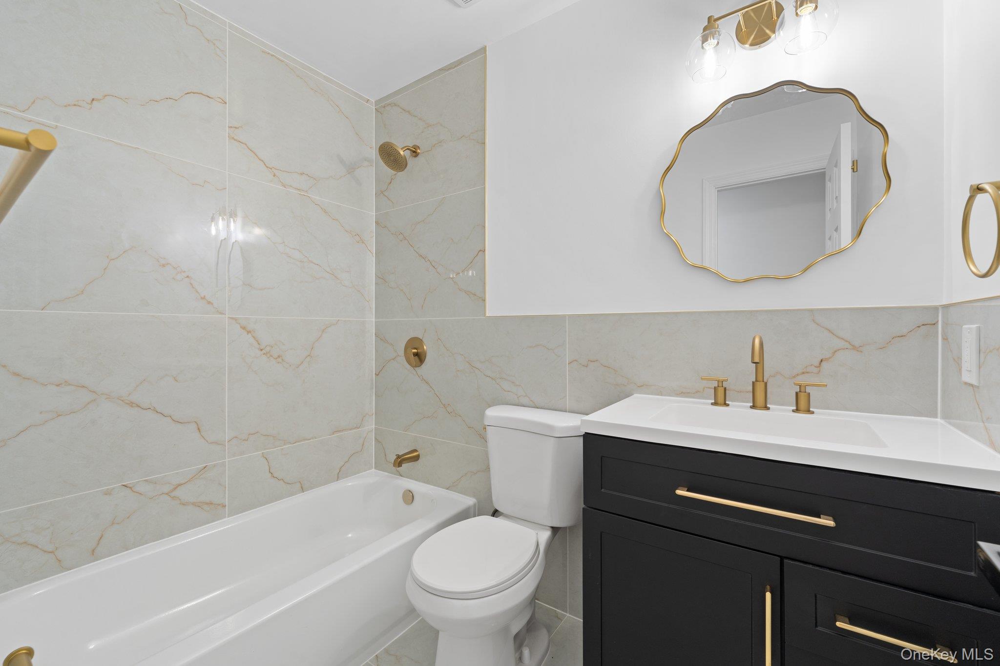 10 Pinedale Avenue, Farmingville, NY 11738