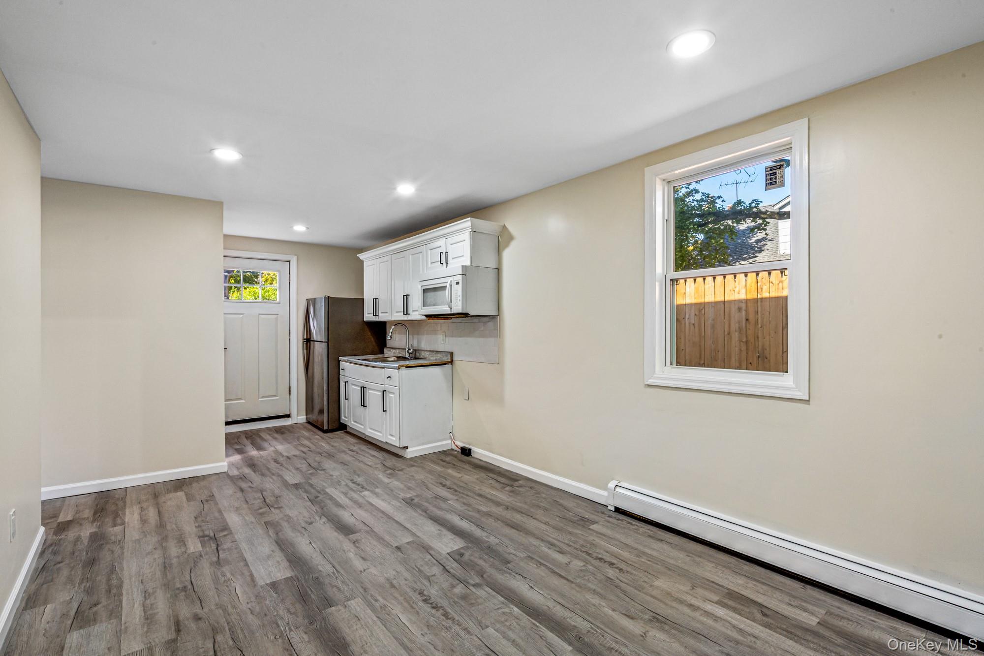 6 Mccue Street, Wheatley Heights, NY 11798