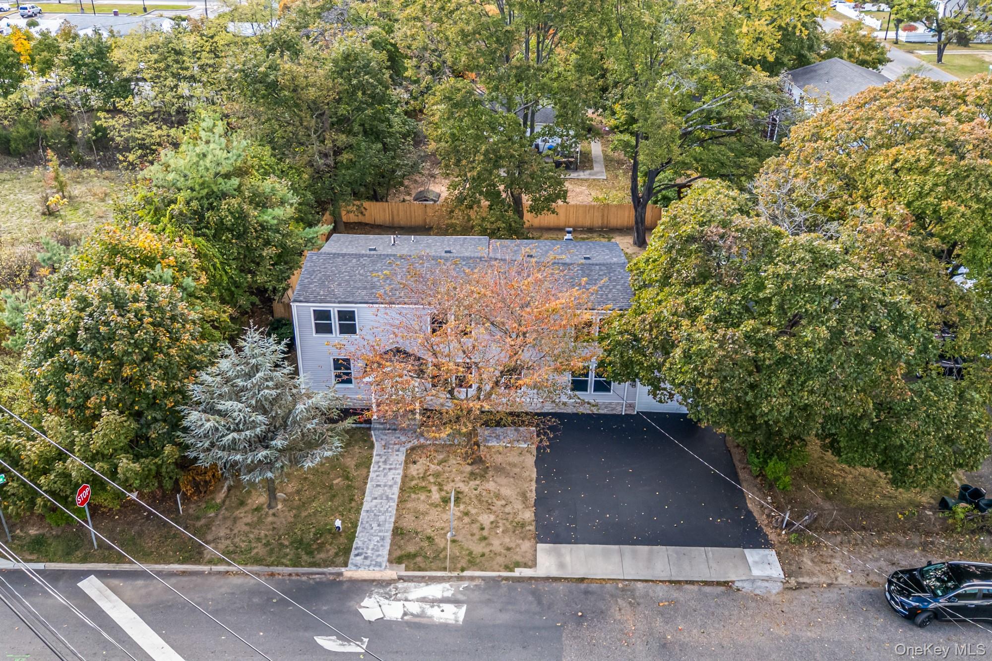 6 Mccue Street, Wheatley Heights, NY 11798