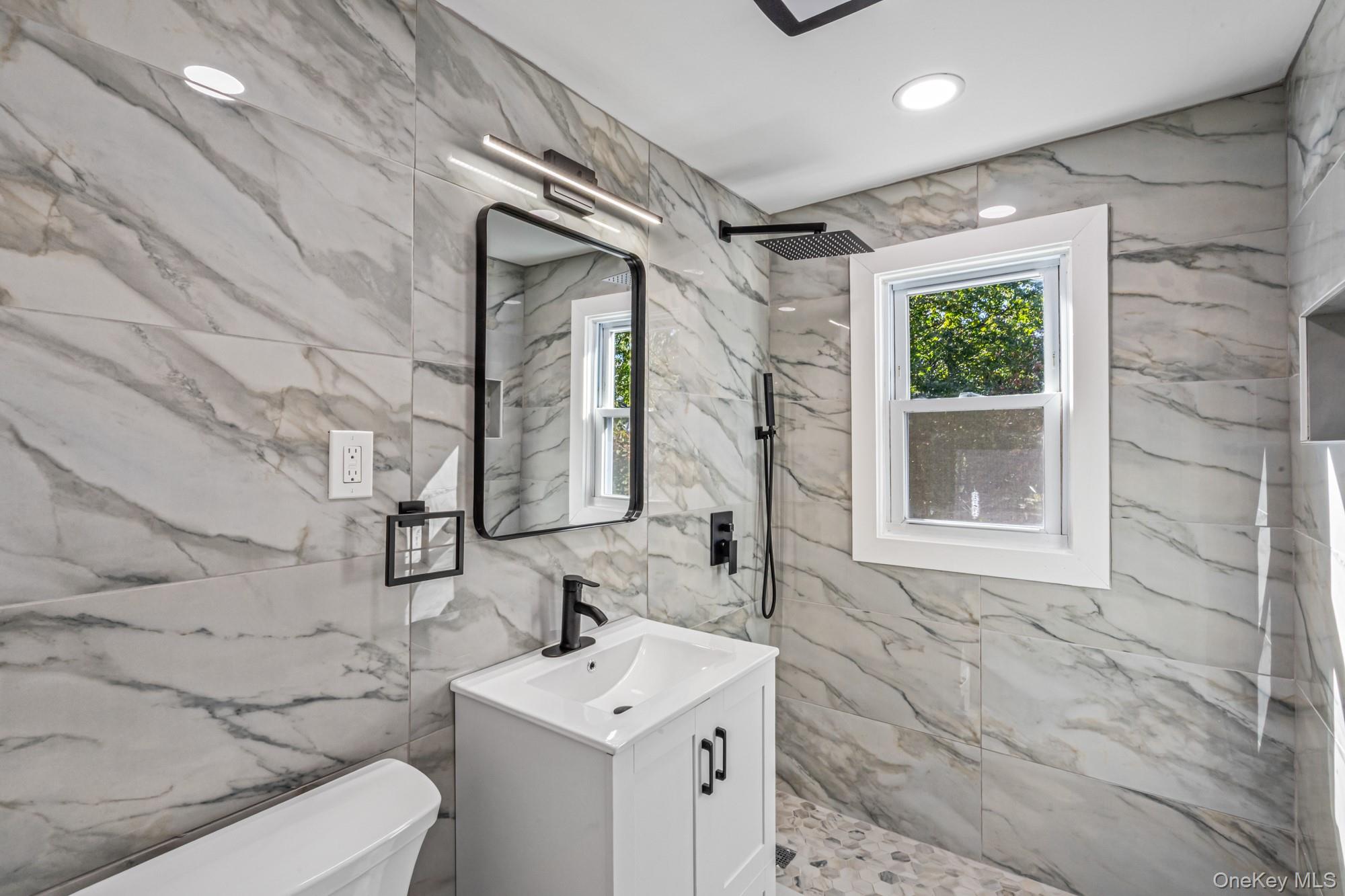 6 Mccue Street, Wheatley Heights, NY 11798